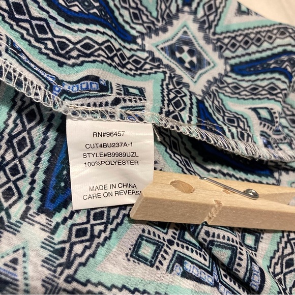 Eyeshadow Blue Geometric Women's Top - Picture 5 of 11